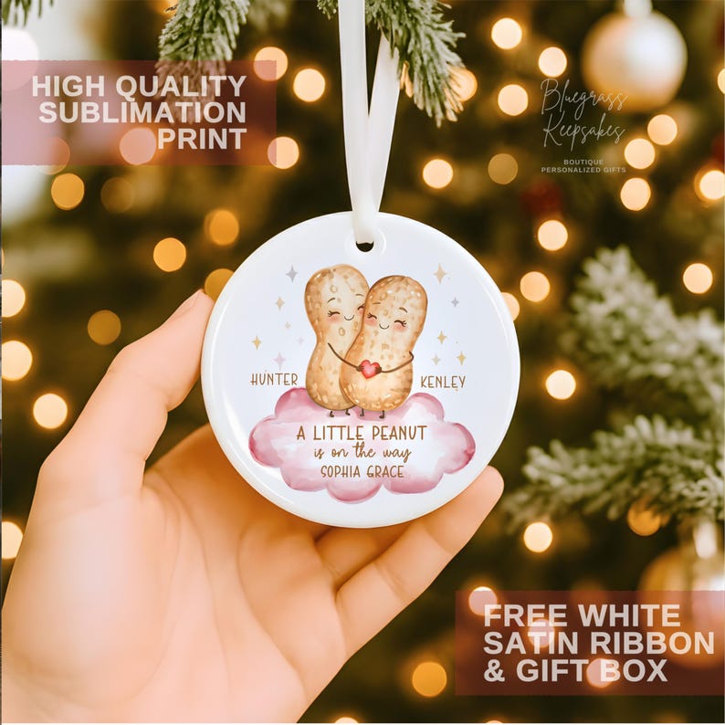 We’re Expecting Baby Ornament 2026 – Personalized Little Peanut Couple Ornament – Parents to Be Pregnancy Announcement Christmas Gift Bild 7