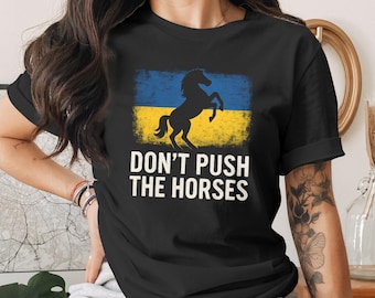 Don't Push The Horses Shirt (Ukraine Flagge) - Ukrainische Phrase T-Shirt, Halten Sie Ihre Pferde, Viral Usyk Meme Shirt, lustiger osteuropäischer Humor