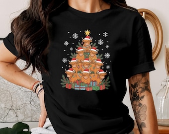 Highland Cow Christmas Tree T-Shirt - Cute Farmhouse Xmas Tee, Funny Cow Lover Holiday Gift, Scottish Cow Graphic Shirt, Farm Christmas Tee