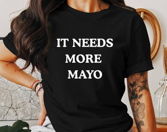 Necesita más mayonesa - Camiseta unisex de estilo suave y divertida con mayonesa, regalo para amantes de la comida, regalo para los amantes de los sándwiches, camiseta con humor sobre condimentos.