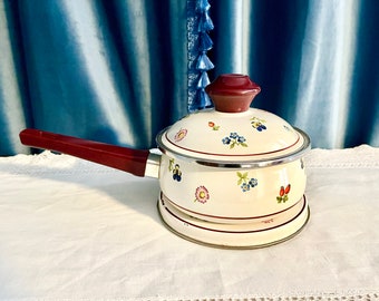 Vintage Villeroy and Boch Petite Fleur Enamel Pot wit Lid. 6 inch.