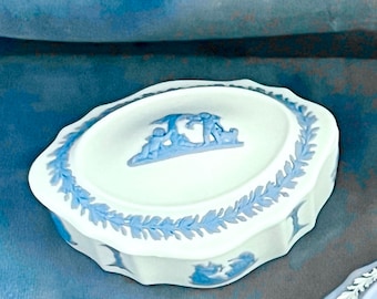 Darling Wedgwood Reverse Jasper Blu su bianco Portagioie