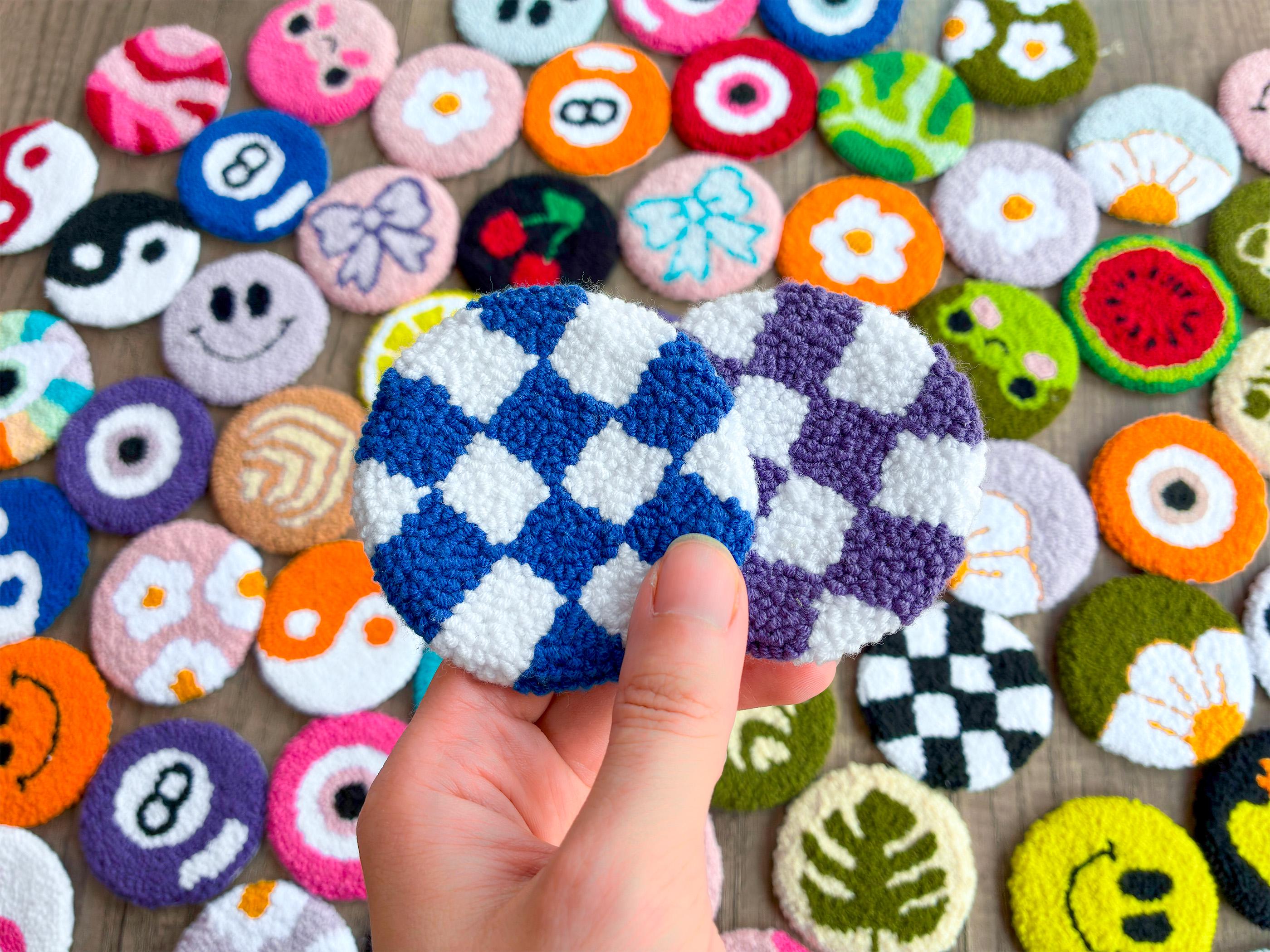 Sous-verres de voiture perforés à damier fait main, tapis de porte-gobelet capitonné, accessoire de voiture amusant, cadeau unique pour lui, son conducteur adolescent, décoration de voiture cool