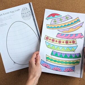 Pode incluir: S&atilde;o mostradas duas p&aacute;ginas de um projeto de artesanato. Uma p&aacute;gina tem um grande contorno de ovo com linhas pontilhadas. A outra p&aacute;gina tem tiras coloridas e estampadas para cortar e montar. O texto "Patchwork Easter Egg Craft" est&aacute; no topo.