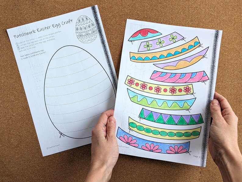 Pode incluir: S&atilde;o mostradas duas p&aacute;ginas de um projeto de artesanato. Uma p&aacute;gina tem um grande contorno de ovo com linhas pontilhadas. A outra p&aacute;gina tem tiras coloridas e estampadas para cortar e montar. O texto "Patchwork Easter Egg Craft" est&aacute; no topo.