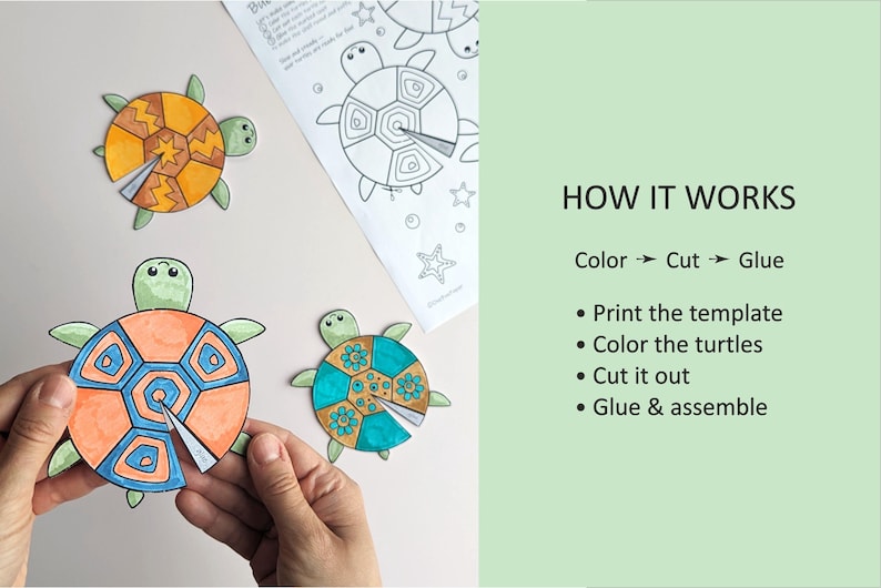 Op de afbeelding: Een knutselproject met papieren schildpadden. De afbeelding toont drie voltooide schildpadden in oranje, geel en blauwgroen, samen met een zwart-wit sjabloon. Instructies omvatten kleuren, knippen en lijmen.