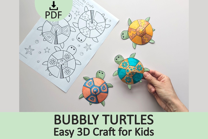 Op de afbeelding: Een knutselproject met kleurrijke 3D-schildpaduitsparingen. De schildpadden zijn oranje, blauw en geel met groene vinnen en koppen. Een PDF-sjabloon met schildpadcontouren is ook zichtbaar. De tekst "BUBBLY TURTLES Easy 3D Craft for Kids" staat onderaan.
