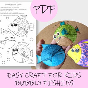 以下が含まれることがあります： 印刷可能な魚のテンプレートと、完成したカラフルな魚の切り抜きを特徴とするクラフトプロジェクト。印刷可能なページには、指示と魚の輪郭が含まれています。完成した魚は、さまざまな模様の青、緑、紫です。「Easy Craft for Kids Bubbly Fishies」と書かれたテキスト。
