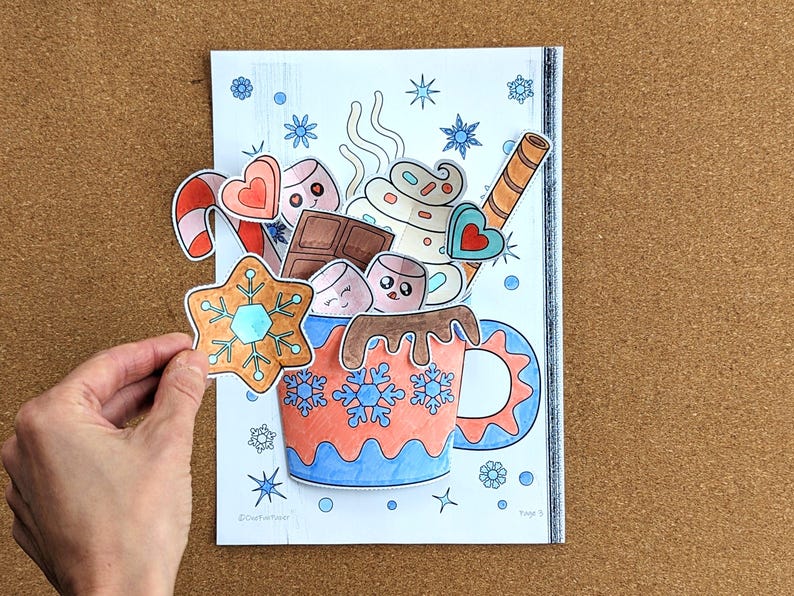 Peut inclure: Illustration color&eacute;e d'une tasse de chocolat chaud avec des guimauves, du chocolat et une canne en sucre. Une main tient un biscuit en pain d'&eacute;pices. La tasse est d&eacute;cor&eacute;e de flocons de neige. L'image est sur fond blanc.