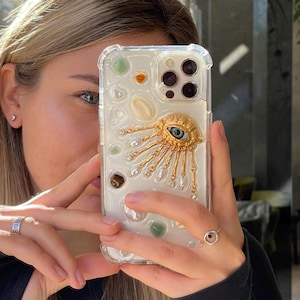 Coque Iphone design en résine, coque Iphone esthétique pour iPhone 16 15 14 13 12 11 pro max plus mini, oeil d'or avec coquillages et pierres