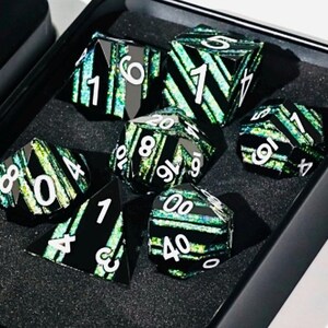 Fairy Forged - DnD Polyhedral Dice Set - TTRPG Dobbelstenen metalen dobbelstenen worden geleverd met metalen dobbelstenen geschenkdoos Dnd kerstcadeau, dnd verjaardagscadeau Genasi Forged