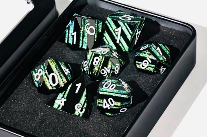 Fairy Forged - DnD Polyhedral Dice Set - TTRPG Dobbelstenen metalen dobbelstenen worden geleverd met metalen dobbelstenen geschenkdoos Dnd kerstcadeau, dnd verjaardagscadeau Genasi Forged