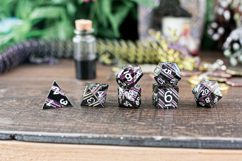 Fairy Forged - DnD Polyhedral Dice Set - TTRPG Dobbelstenen metalen dobbelstenen worden geleverd met metalen dobbelstenen geschenkdoos Dnd kerstcadeau, dnd verjaardagscadeau Amatrix