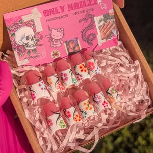 French Tip Press Ons | Y2K Wisp Nails | 90&#39;s Nails | Duck Nails
