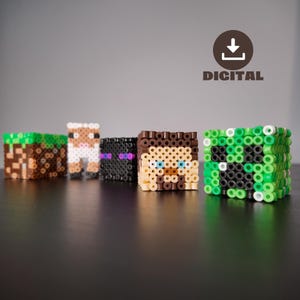 Könnte beinhalten: Ein Set mit fünf Minecraft-Charakter-Pixel-Art-Designs. Die Designs beinhalten einen braunen Erdblock mit grünem Gras, ein weißes Schaf, eine schwarze Figur mit violetten Augen, eine braune Figur mit blauen Augen und einen grünen Creeper.