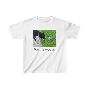 Camiseta Be Curious-Kids Heavy Cotton™ imagen 7