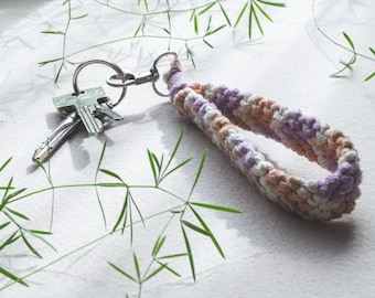 Handgemaakte accessoires - sleutelhanger - Macrame - lila