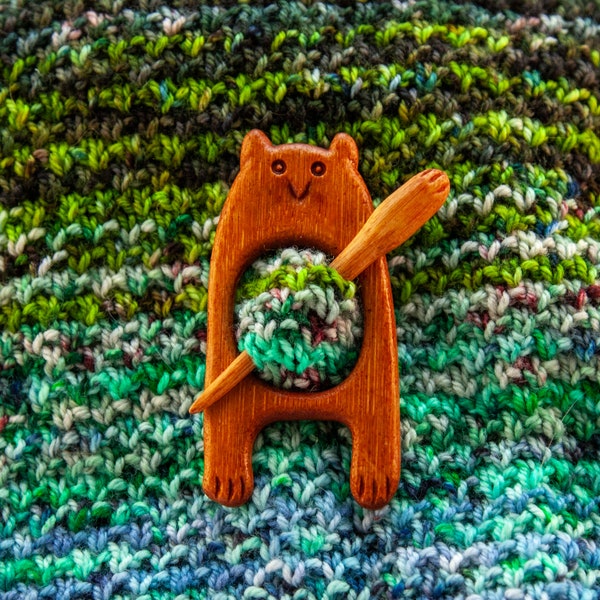 Un-Bear-lievable! - 1 super adorable shawl pin
