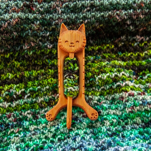 Cute cat shawl pin! - 1 super adorable shawl pin