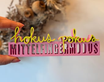 Hokus Pokus Mittelfingermodus | Sarkasmus  |  Lustig |  Statement |  Spruch |  bunt |  3D Druck |  Deko |  modern  |  Schriftzug