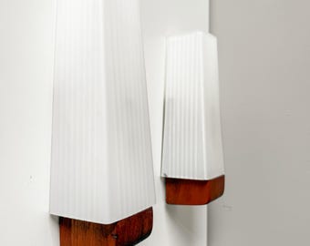 Set di applique vintage / Teak e vetro opalino / Svezia anni &#39;50