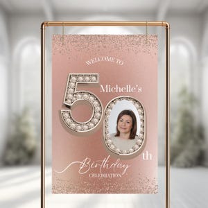 Letrero de bienvenida con foto para 50 cumpleaños en oro rosa y plata, póster de bienvenida personalizado con brillo dorado rosa para fiesta de 50 cumpleaños, letrero con foto para 50 cumpleaños