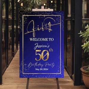 Letrero de bienvenida editable en azul real y dorado para 50.º cumpleaños, póster de bienvenida para fiesta azul para 50.º cumpleaños, plantilla de letrero de bienvenida para 50.º cumpleaños.