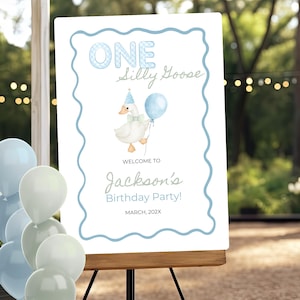 Cartello di benvenuto per il primo compleanno di un bambino con quadretti blu "One Silly Goose", poster di compleanno "Blue Silly Goose", cartello di compleanno personalizzato "Silly Goose" per bambino