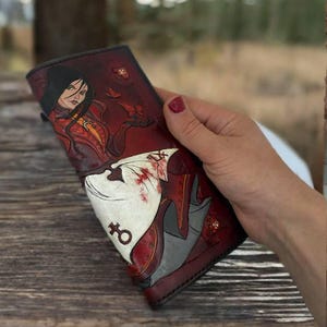 Benutzerdefinierte lange Herren Leder Geldbörse / Damen Geldbörsen, personalisierte Geschenke, Geschenk für Papa oder Freund, Alice im Wunderland, ideales Geschenk für ihn oder sie