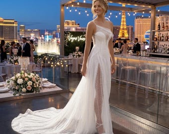 Vestido de noiva glamouroso com lantejoulas, fenda alta, corte assimétrico e brilhante, perfeito para uma recepção de casamento deslumbrante.
