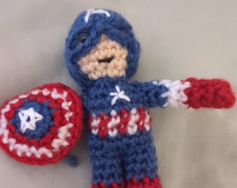 Figurine amigurumi au crochet Captain America