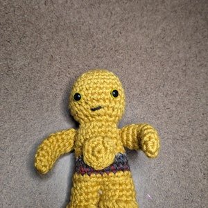C-3PO crochet amigurumi