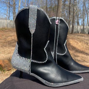 Botas de cowboy glamurosas com strass ocidentais | Botas pretas de couro sintético com bico fino | Moda de festival inspirada em Beyoncé Cowboy Carter