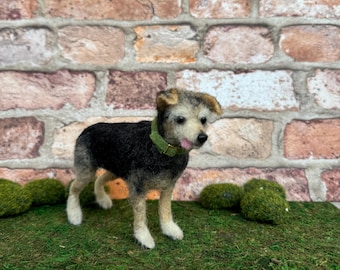 Gefilzte Miniatur Hund Skulptur: Sonderanfertigung, Handgemachte Wolle OOAK