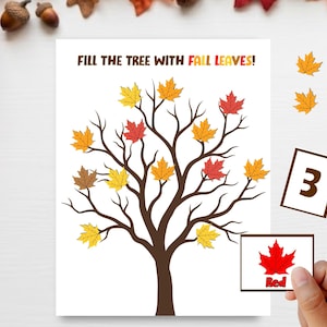 Puede incluir: Una hoja de actividades blanca con una ilustración de un árbol marrón con el texto FILL THE TREE WITH FALL LEAVES! y varios recortes de hojas de papel amarillas, naranjas, rojas y marrones en las ramas, junto a una tarjeta con el número 3.