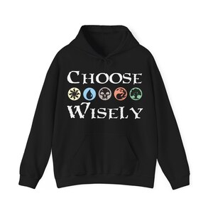 Sweat à capuche MTG CHOOSE WISELY Mana, cadeau parfait pour les fans de Magic the Gathering ! Symbole de jeu de cartes papa cadeau magique unique drôle de joueur