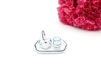 Miniaturowy porcelanowy zestaw do herbaty
