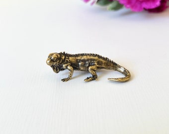 Figura de iguana de latón