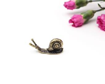 Figura de caracol de latón (versión 2)