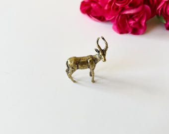 Figura de antílope de latón