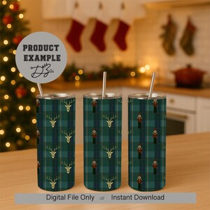 Descarga digital de envoltorio navideño para vaso con diseño de oso cascanueces y cabeza de ciervo a cuadros verde y azul marino