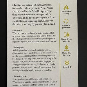 Peut inclure: Une carte cr&egrave;me avec du texte sur la culture des piments. La carte comprend des informations sur l'utilisation, la culture et la r&eacute;colte des piments. Elle indique &eacute;galement la famille des Solanac&eacute;es et la hauteur de la plante, qui est de 30 cm &agrave; 1,5 m.