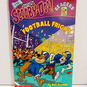 Puede incluir: Un letrero de madera rústica con el texto "Welcome to our home" en letras blancas. El letrero presenta un acabado envejecido y un diseño simple y acogedor, perfecto para la decoración de la entrada.