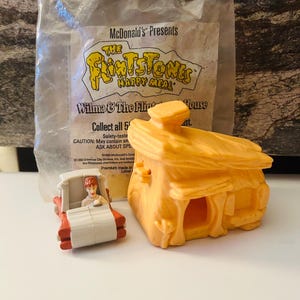 Flintstones Wilma and the Flintstones House and Figure (1993)