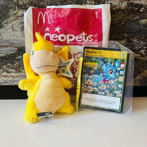 NeoPets 2004 Blue Ixi Neopet Plushy with Card
