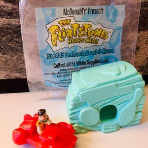 Flintstones Fred & Bedrock Bowl House and Figure (1993)