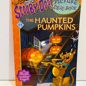 Puede incluir: Una taza de cerámica blanca con un asa negra y el texto "But First, Coffee" en negro, en negrita. La taza está sobre una superficie blanca.