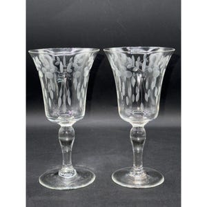 Pair Of 7” Tall Etched Crystal Wine Glasses With Leaf Pattern Design Elegant Stemware For Dining Or Entertaining