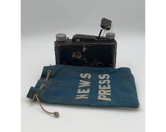 VTG Sears Roebuck Tower Folding 6x7 Roll Film Camera camera and Bag “news press”
