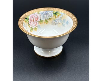 手描きの日本森村ノリタケ磁器台座ボウル、花柄とギリシャキーゴールド